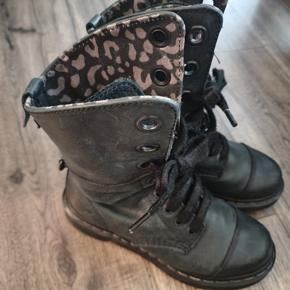 Dr.Martens women boots size
